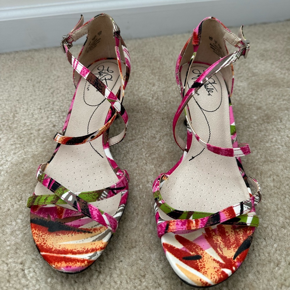 LifeStride Soft System Fun Sandals Size 7 in Caribbean Colors (Pink and Orange)